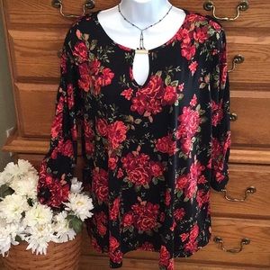 Red Rose Beautiful Tunic NWT